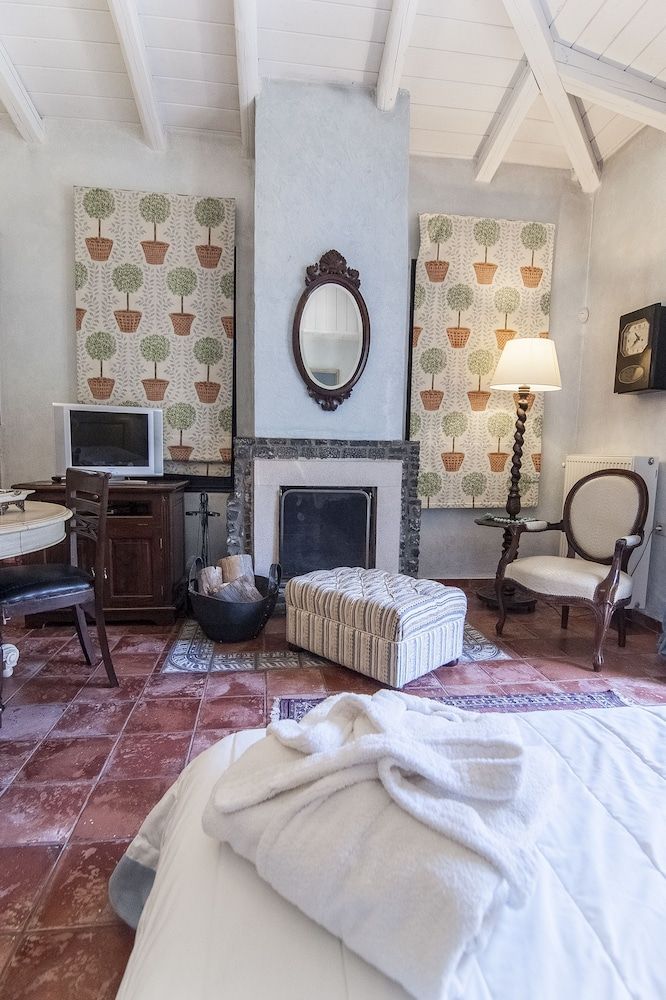 Ostra Menalon Luxury Suites 2