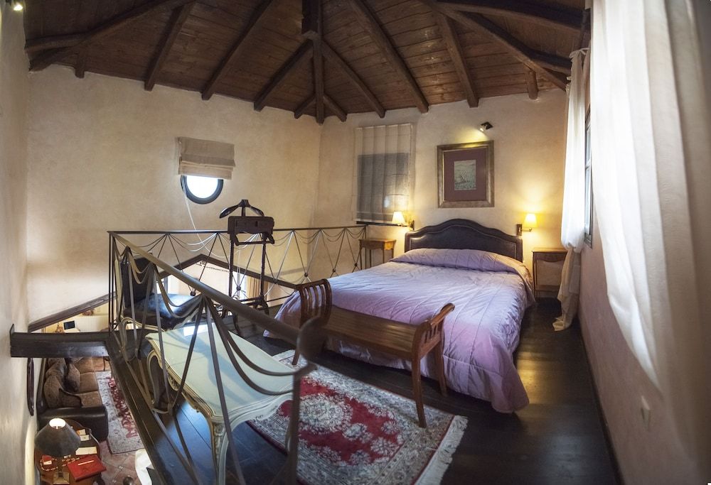 Ostra Menalon Luxury Suites 3