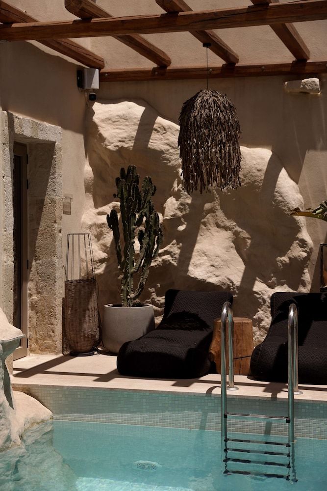 Manili Boutique Suites & Villas 2