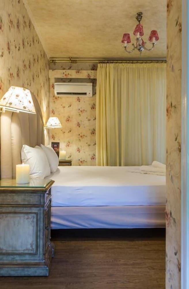 Ruby Rooms Kifisia  Adults Only 3