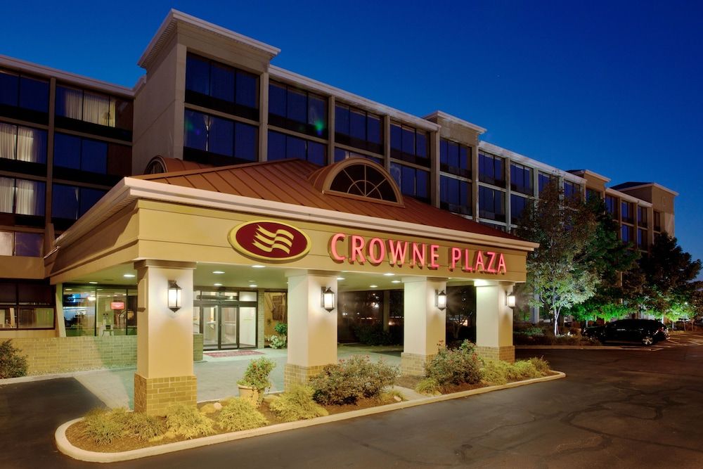 Crowne Plaza Cleveland Airport by IHG 1