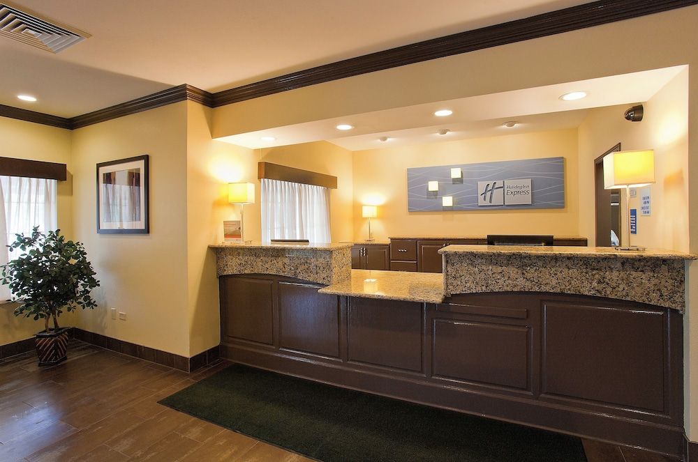 Holiday Inn Express & Suites Chicago-Deerfield/Lincolnshire by IHG 2