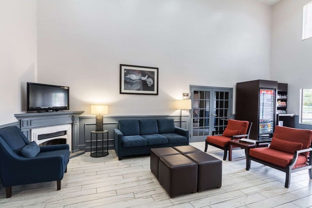 Quality Suites Burleson - Ft. Worth 3