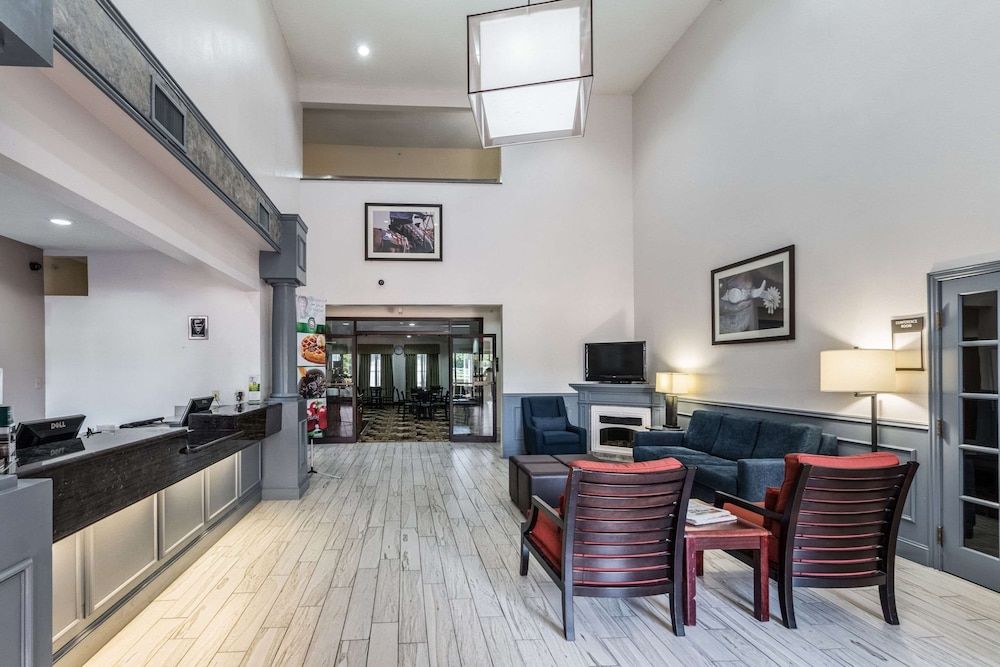 Quality Suites Burleson - Ft. Worth 2
