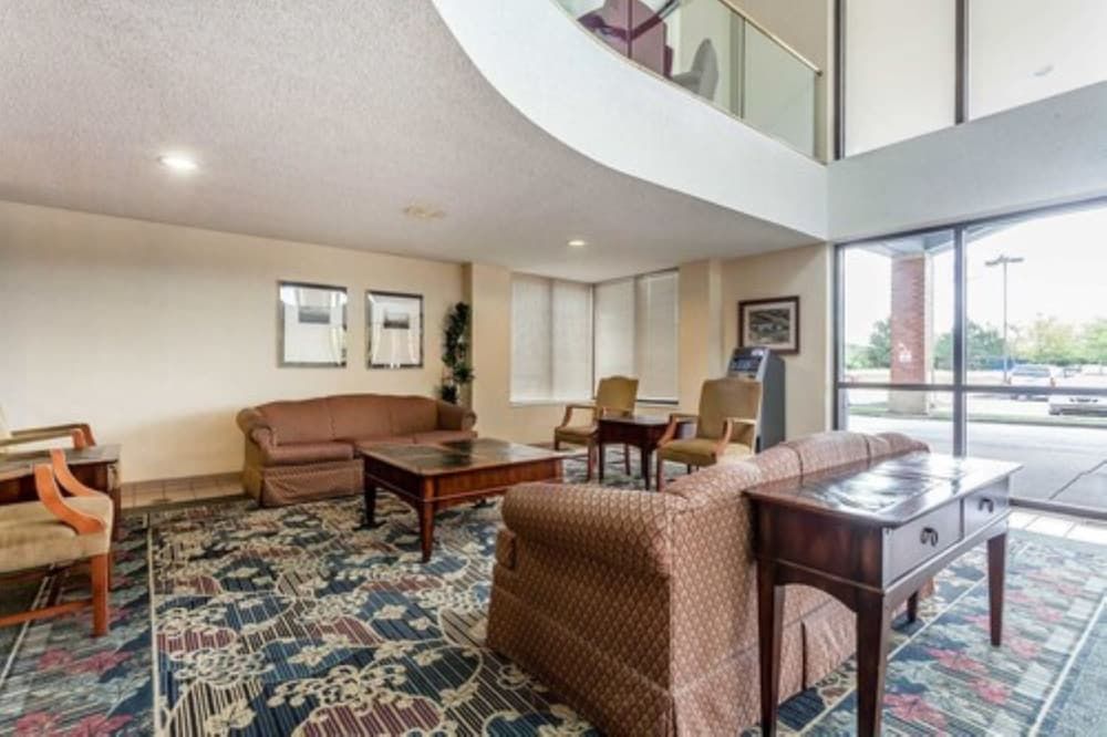 Comfort Inn Cleveland Airport 3