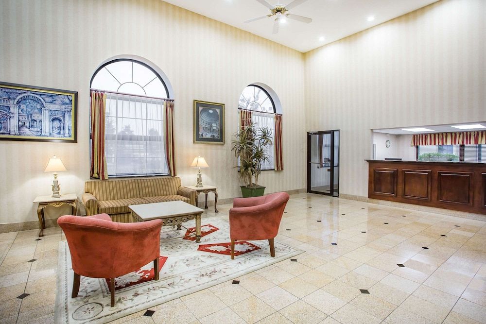 Days Inn & Suites by Wyndham Columbia Airport 3