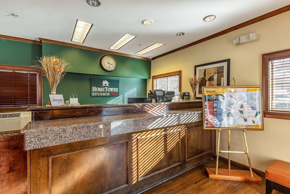 HomeTowne Studios by Red Roof Atlanta - Chamblee 3