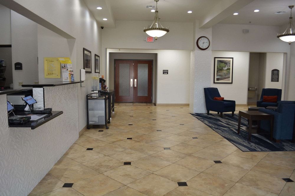 Comfort Suites Yukon - SW Oklahoma City 3