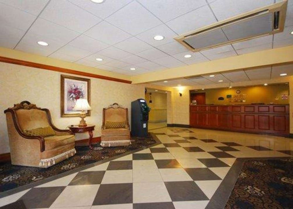 Quality Inn & Suites Bensalem 2