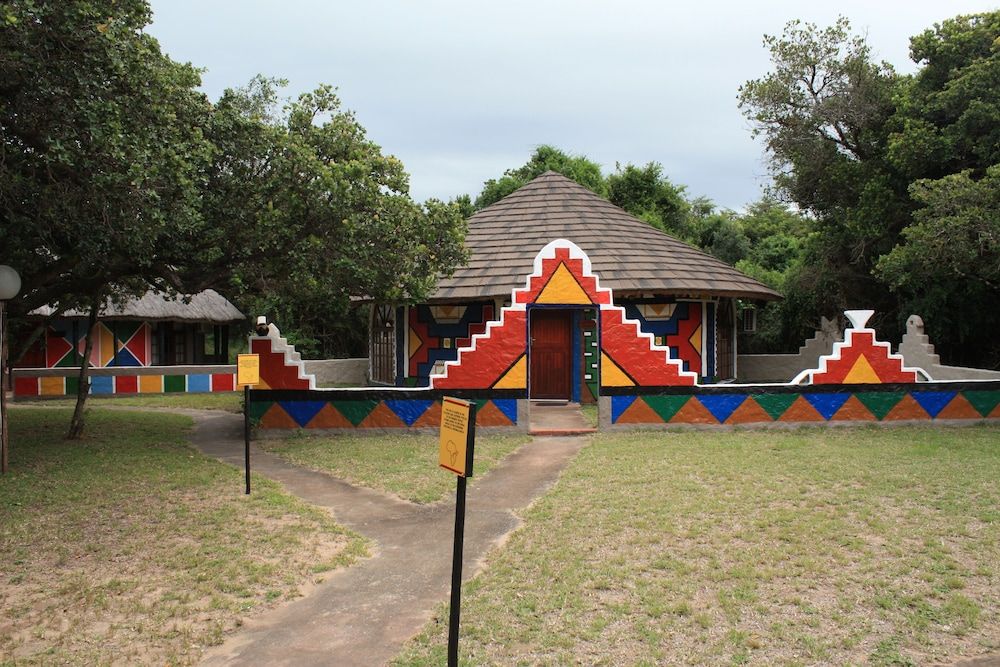 Gooderson Dumazulu Lodge & Traditional Village