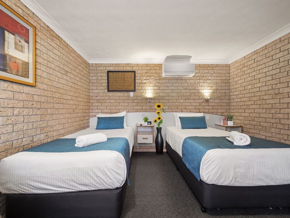 Kennedy Drive Boutique Motel - Close To City Centre & Airport 2