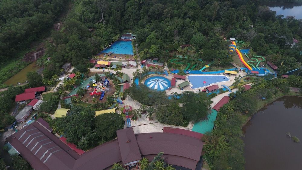 Bukit Merah Laketown Resort 1