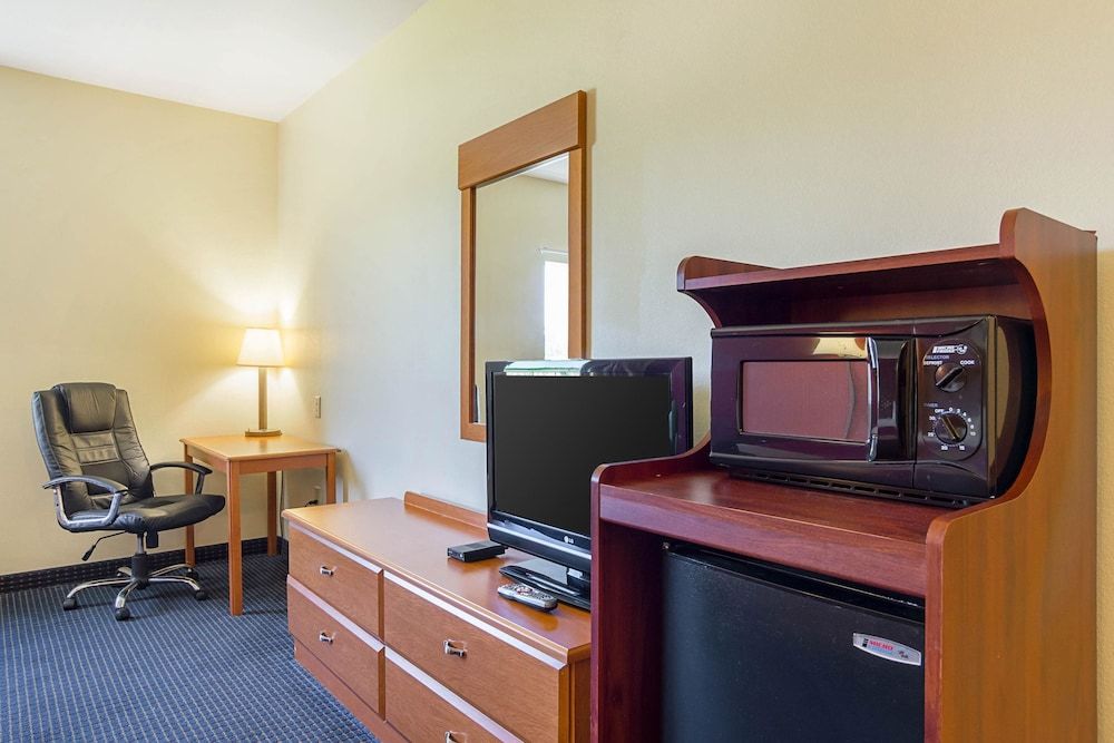 Econo Lodge Inn & Suites Pritchard Road North Little Rock 2