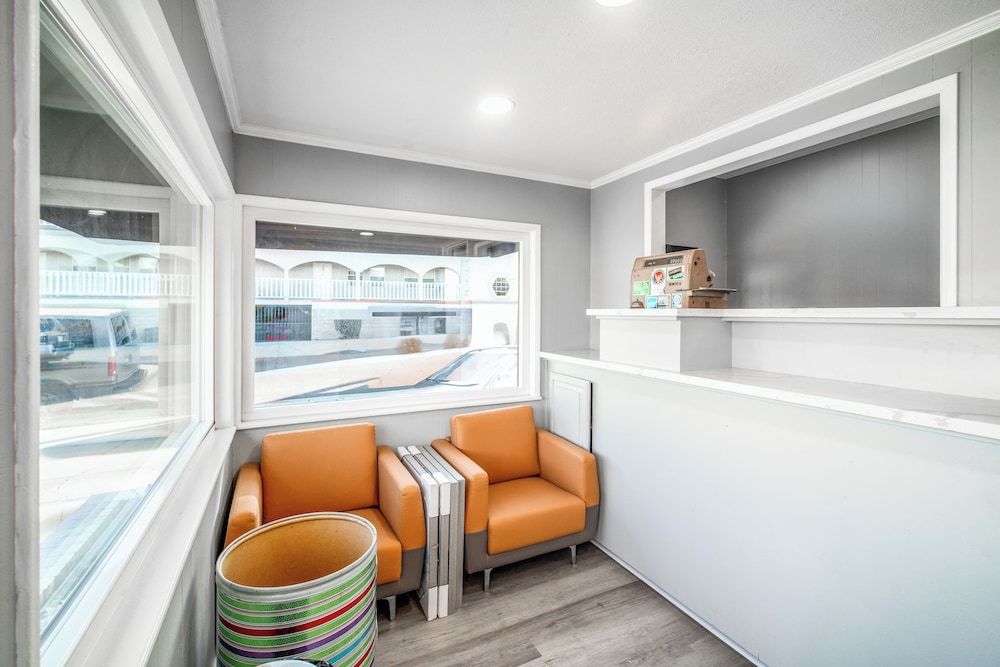 Pacific Inn & Suites 2