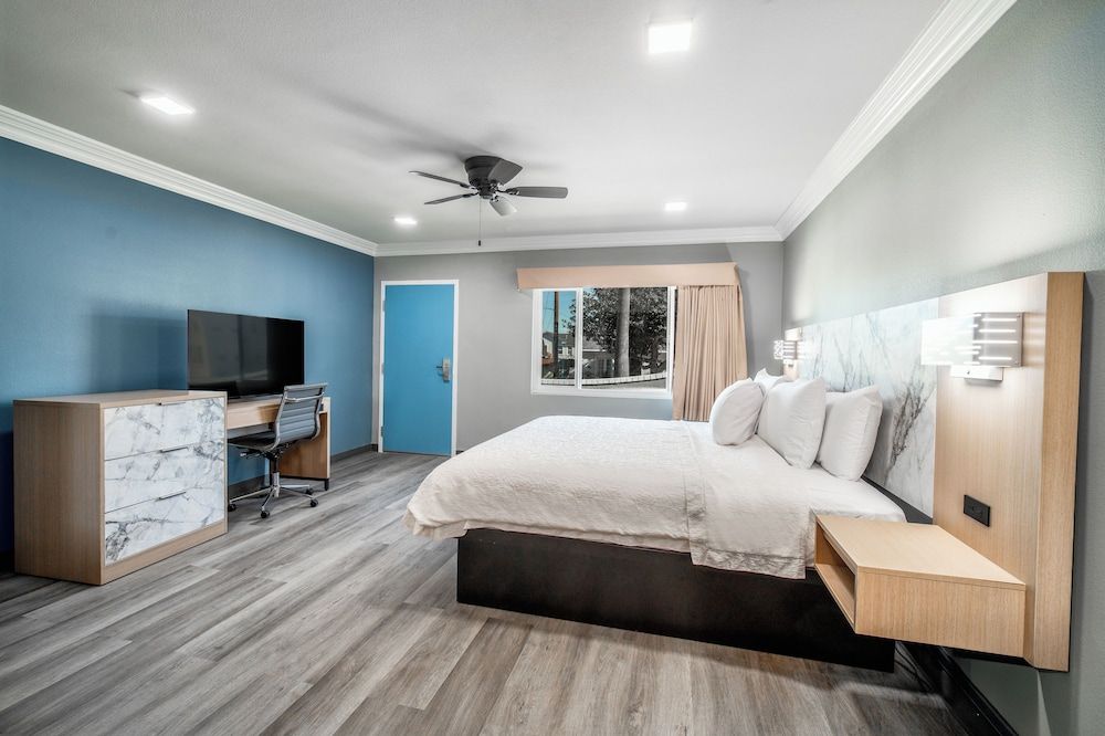 Pacific Inn & Suites 3