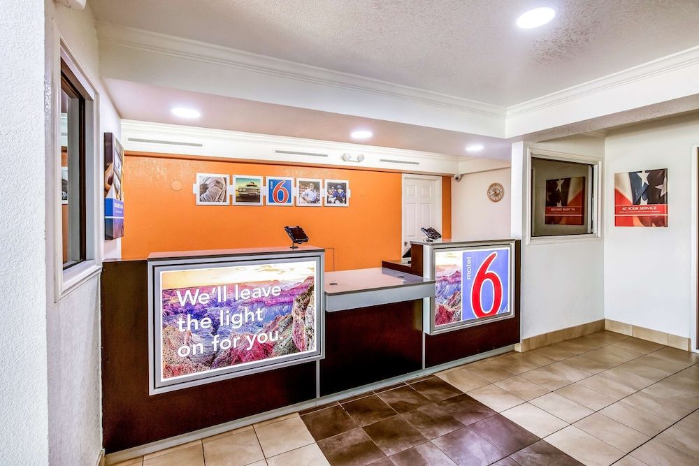 Motel 6 Euless, TX - DFW West 2