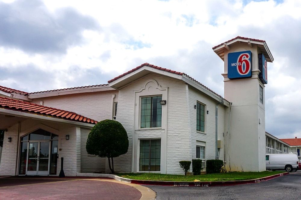Motel 6 Euless, TX - DFW West 2 estrellas en Fort Worth