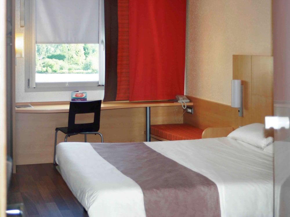 ibis Laon 3