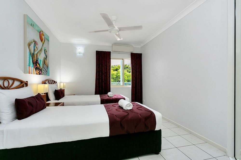 Beachfront Apartments on Trinity Beach 3