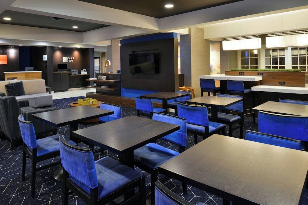 Courtyard by Marriott Detroit Utica 2