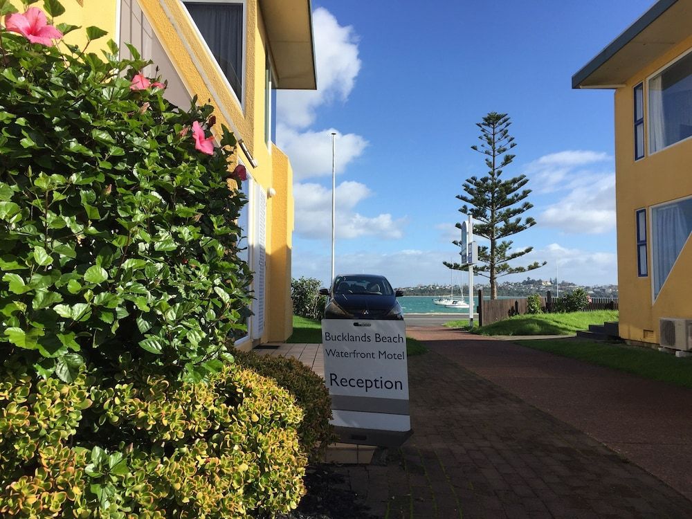 Bucklands Beach Waterfront Motel 2