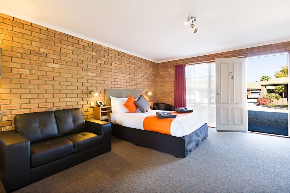 Statesman Motor Inn 3