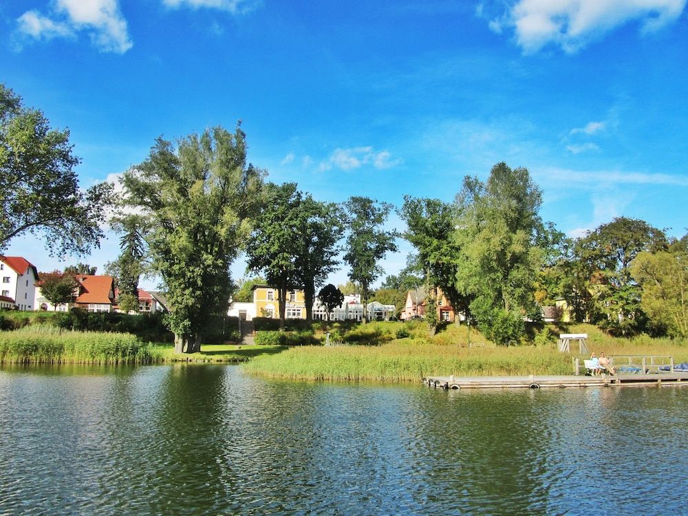 Seehotel Plau Am See 1