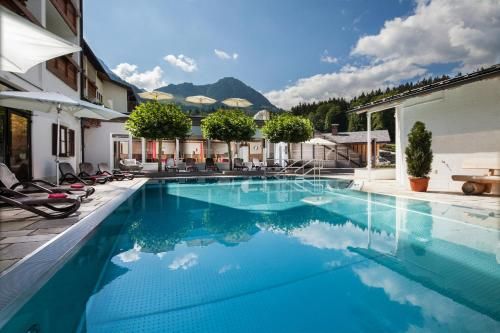 Alm- & Wellnesshotel Alpenhof 2