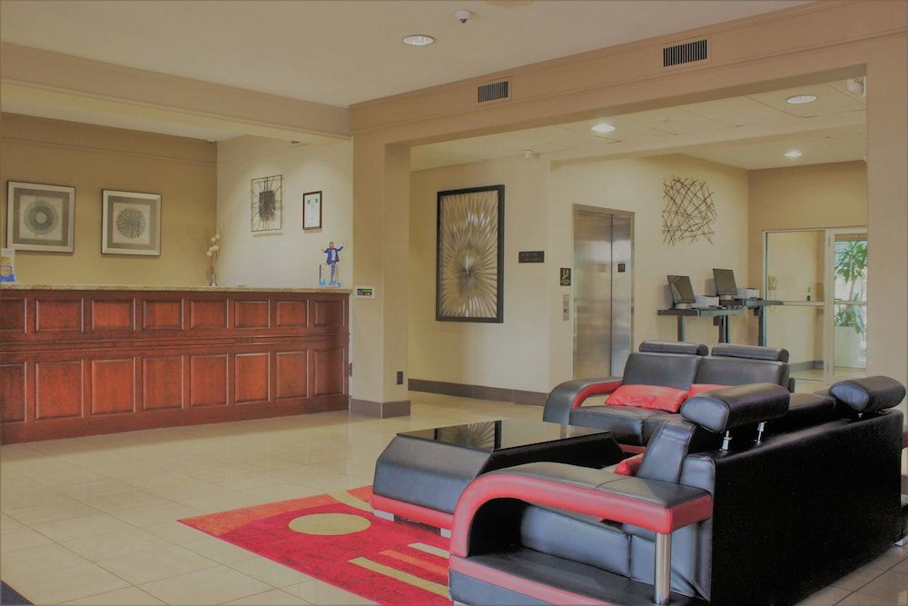 Hawthorn Extended Stay by Wyndham Bloomington 2