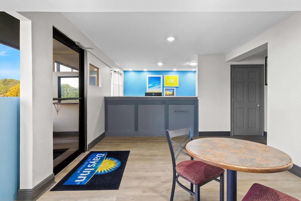 Days Inn by Wyndham Ocean Springs 2