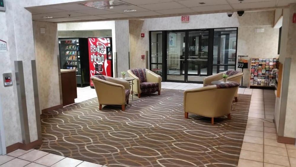 Plano Inn & Suites 3