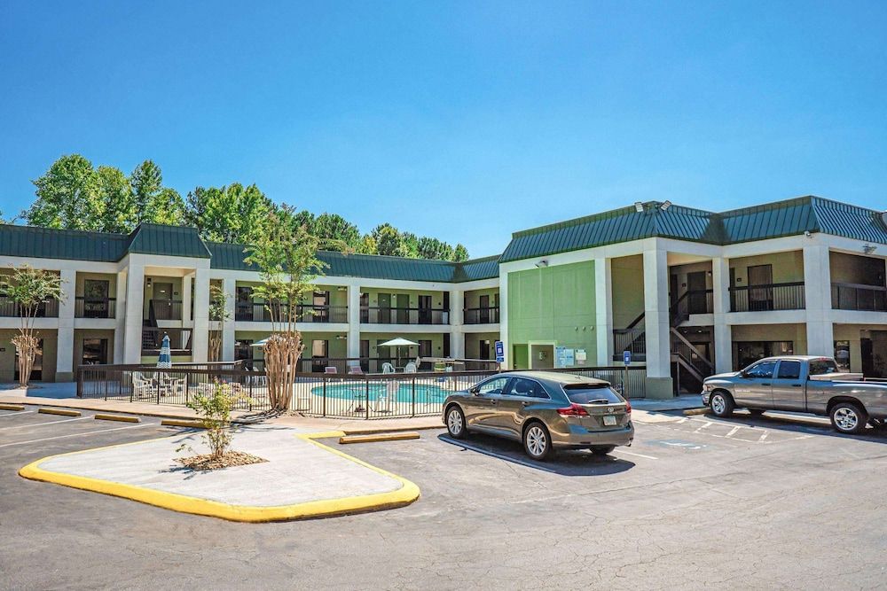 Quality Inn & Suites near Six Flags - Austell 2 estrellas en Orlando