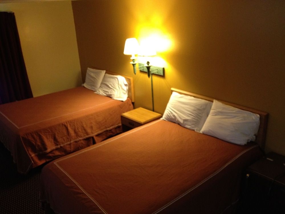 Caravan Motel 3