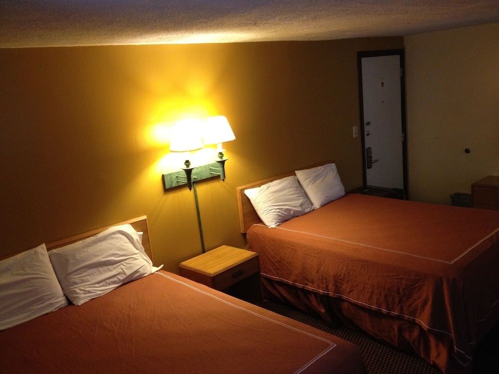 Caravan Motel 2