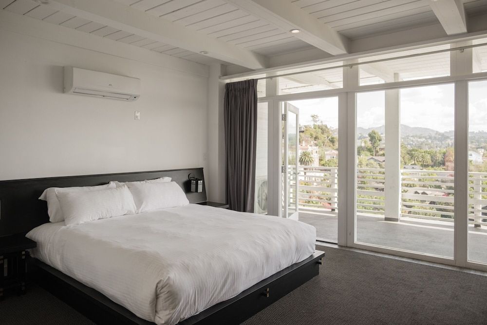Hollywood Hills Hotel 3