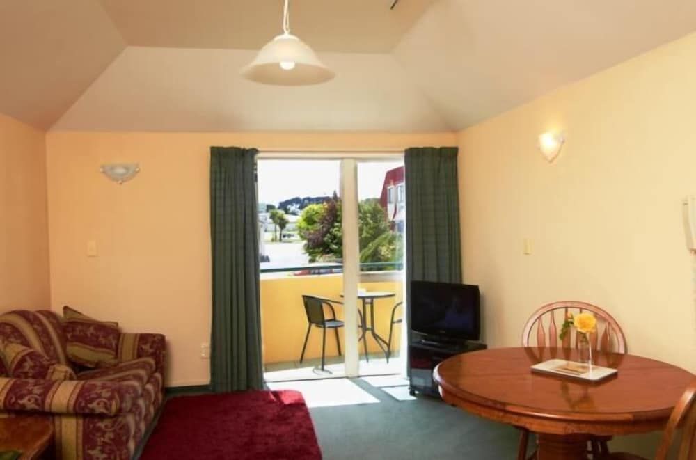 Birchwood Manor Motel 3