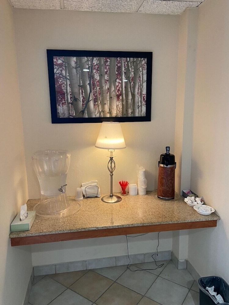 Red Roof Inn Sandusky - Milan 3