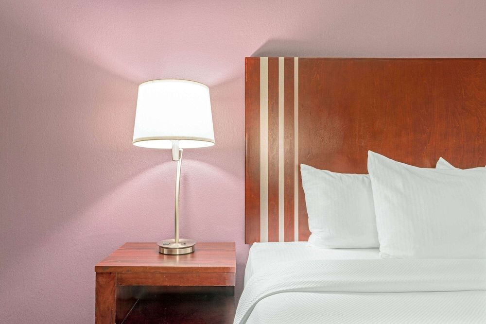La Quinta Inn & Suites by Wyndham Oklahoma City -Yukon 3