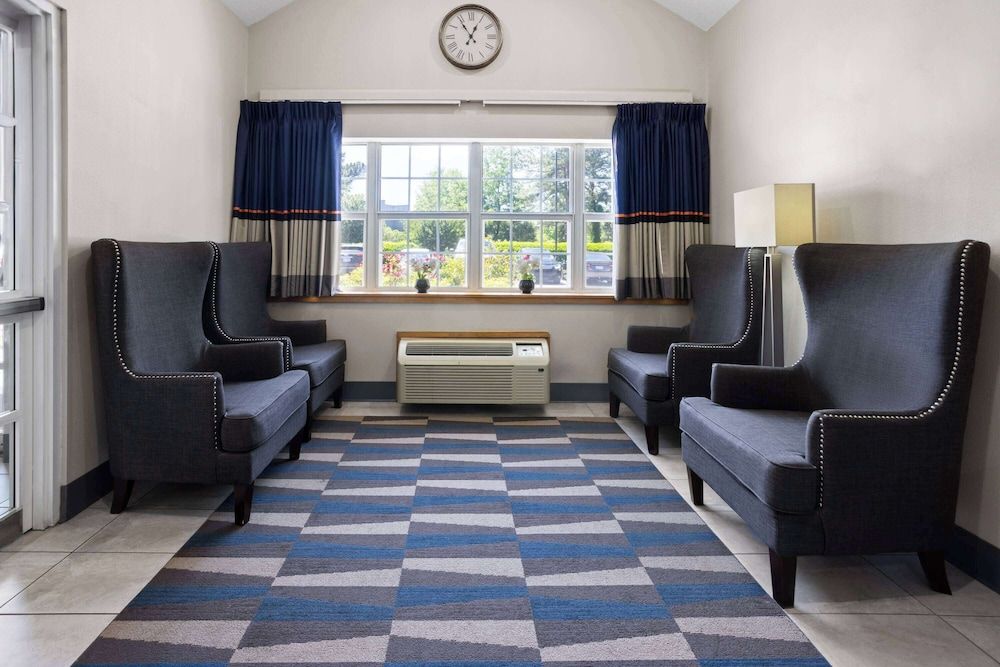 Microtel Inn by Wyndham Raleigh Durham Airport 2