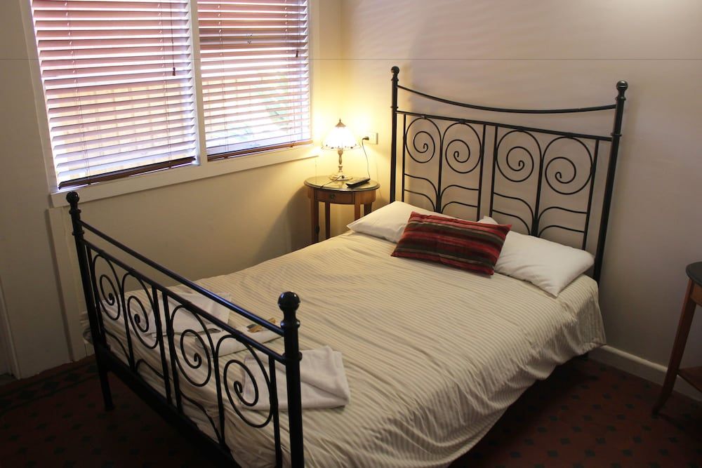 Burwood Bed And Breakfast 2