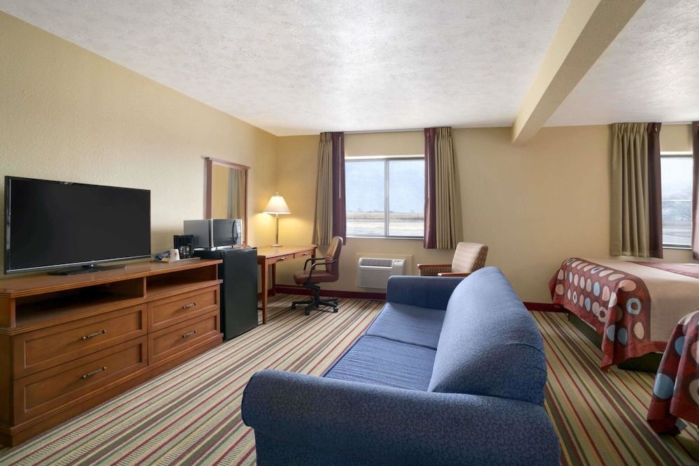 Super 8 by Wyndham Park City/North Wichita Area 3