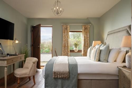 The Newbridge on Usk 3