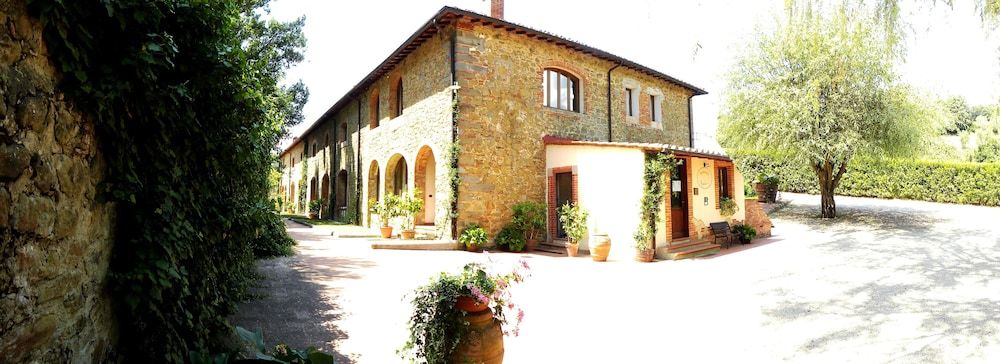 Agriturismo Antico Borgo Poggitazzi 2