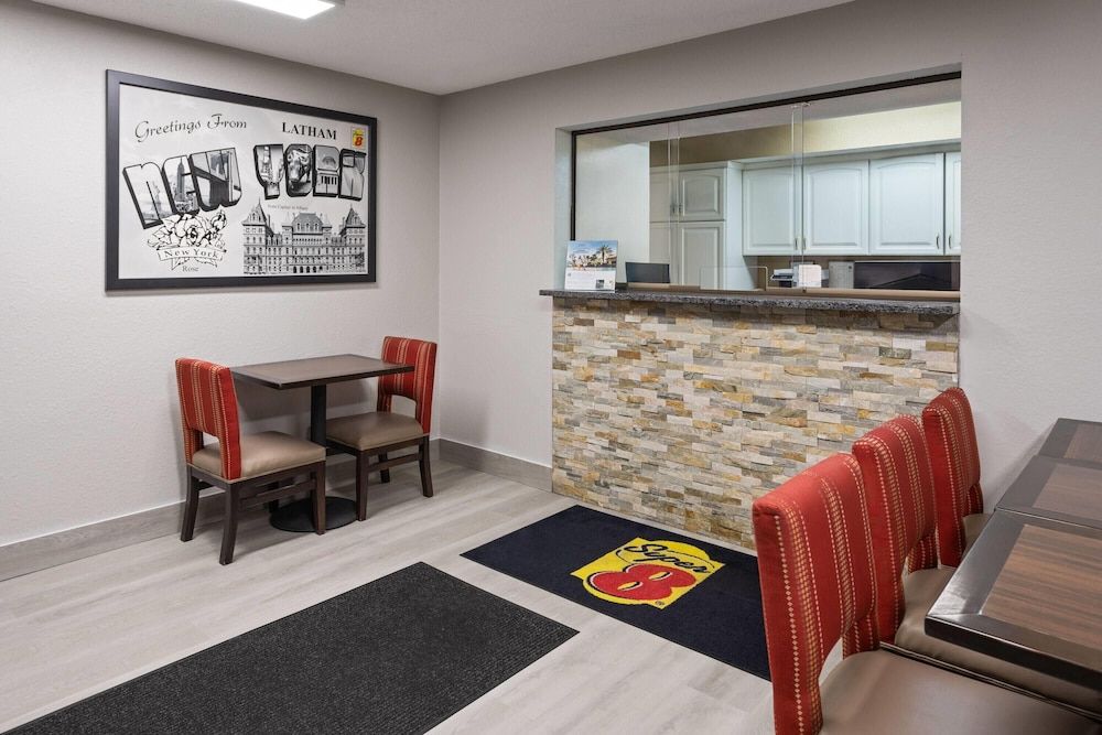 Super 8 by Wyndham Latham/Albany Airport 2