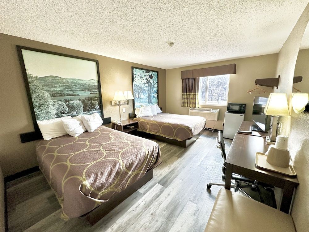 Super 8 by Wyndham Latham/Albany Airport 3