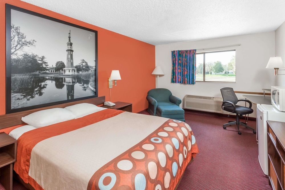 Super 8 by Wyndham Washington/Peoria Area 2