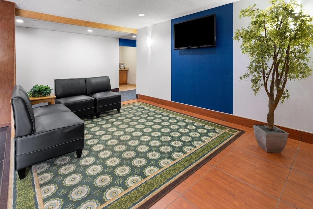 Microtel Inn by Wyndham Albany Airport 3