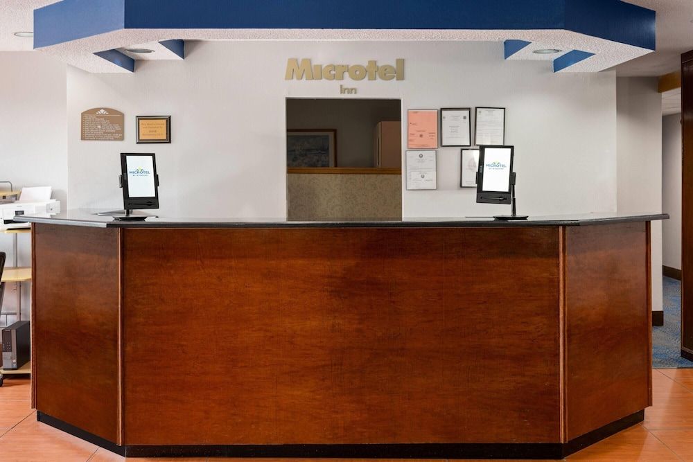 Microtel Inn by Wyndham Albany Airport 2