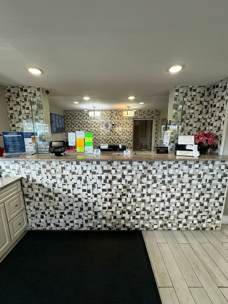 Days Inn by Wyndham Moosic 3