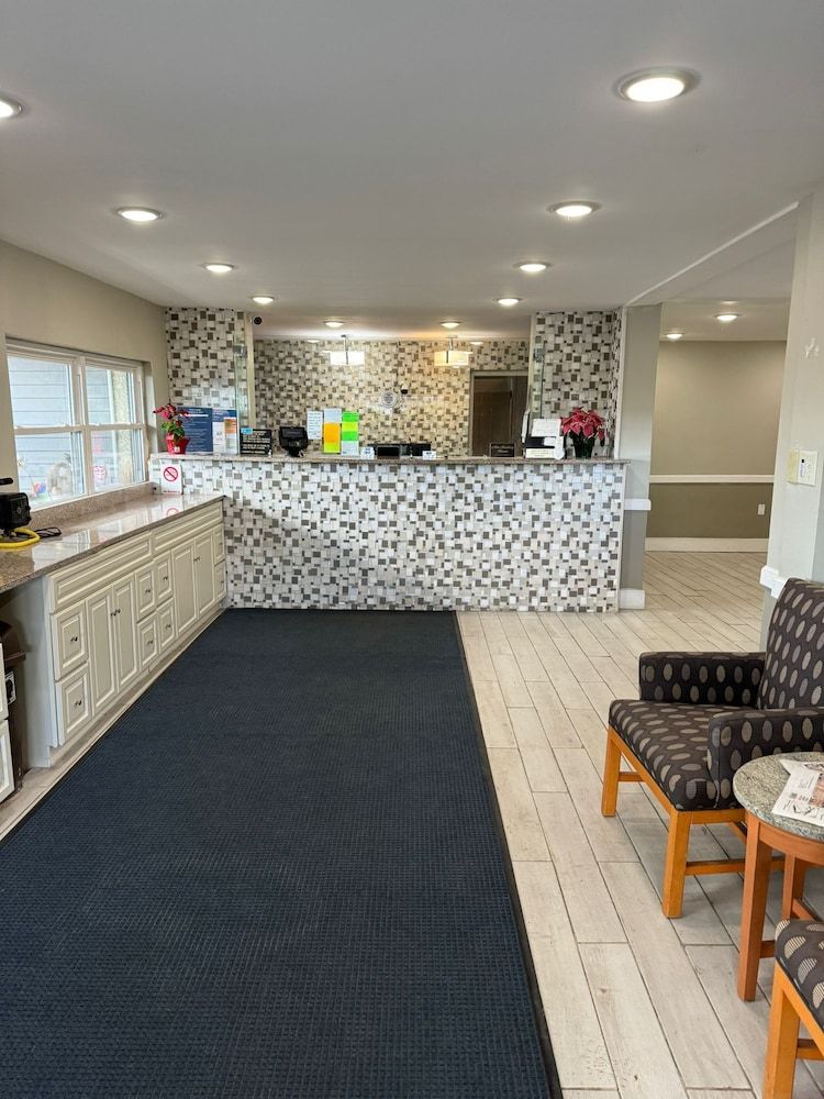 Days Inn by Wyndham Moosic 2